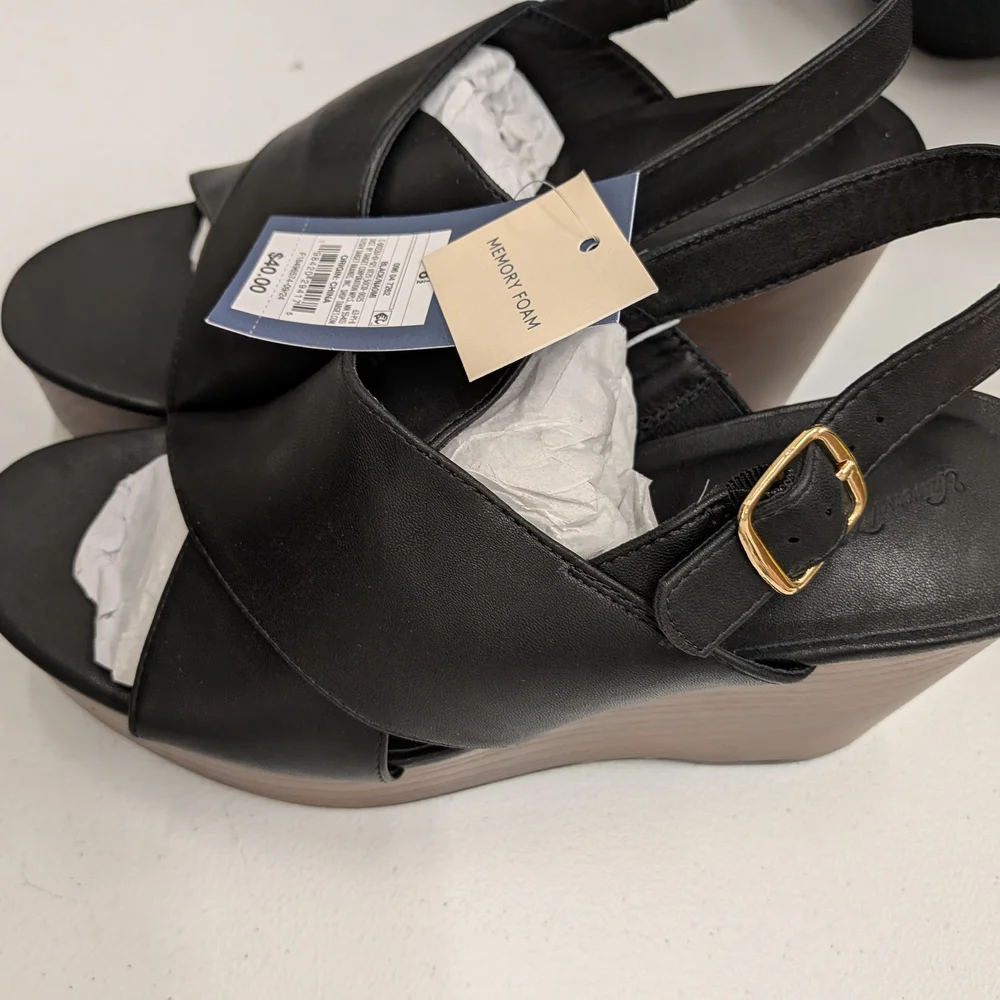 Universal Thread Black Platform Wedge Sandals with Wood-Effect Sole